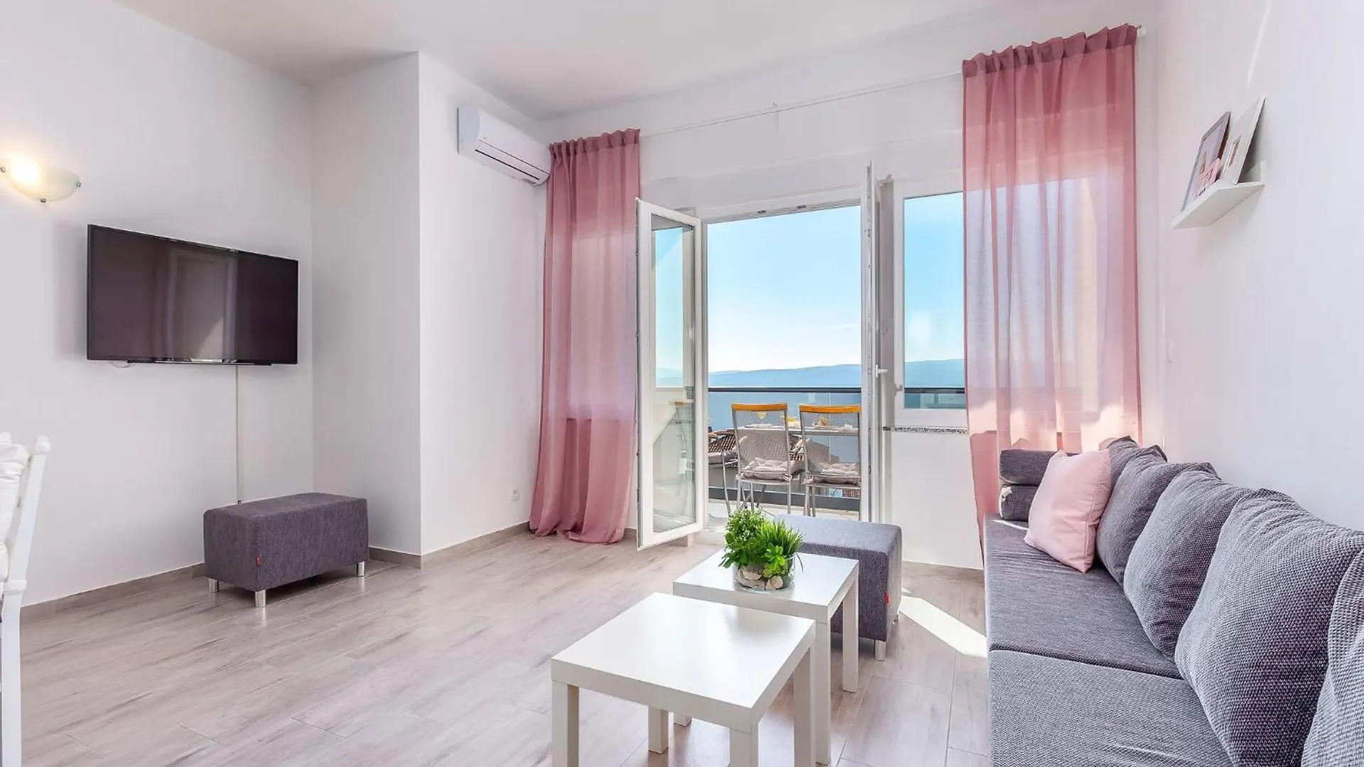 Gorgeous Homes With Swimming Pool Jacuzzi And A Magnificent Sea View Dramalj 0*,  Croatia