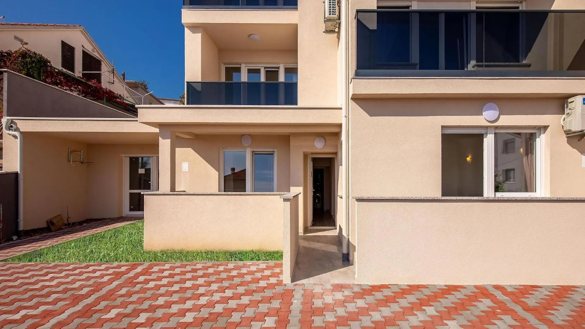 Gorgeous Homes With Swimming Pool Jacuzzi And A Magnificent Sea View Dramalj Villa